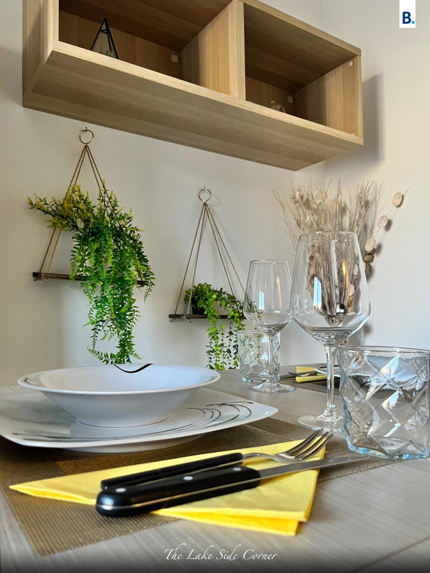 The Lake-Side Corner Apartment Комо Екстериор снимка
